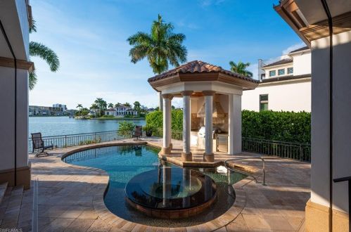 3111 Leeward Ln, Naples FL 34103-4038 exterior