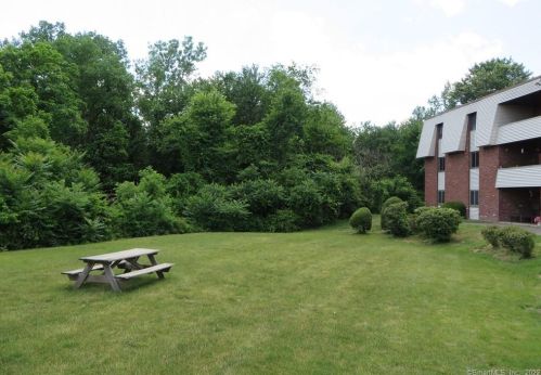 565 Talcottville Rd, Vernon CT 06066-2352 exterior