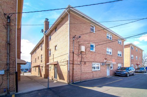 6952 65th St, Chicago IL  60638-4667 exterior