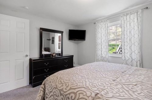 389 Holiday Park Dr, Pittsburgh PA 15239-2364 exterior