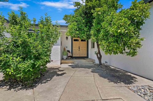 1519 Heartwood Dr, Concord CA 94521-1939 exterior