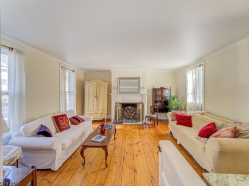 35 Main St, Clinton NJ 08809-1250 exterior