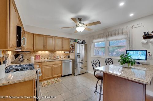 24 Sherwood Ln, Old Bridge NJ 08857-1635 exterior