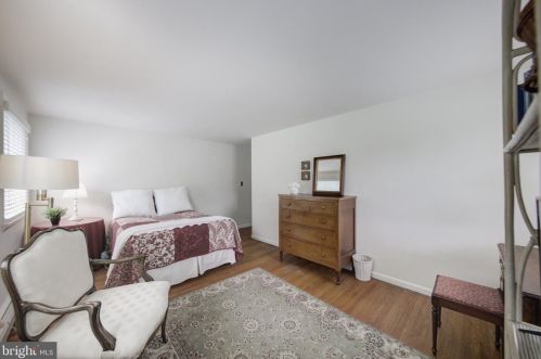 735 Hickory Ln, Berwyn PA 19312-1438 exterior