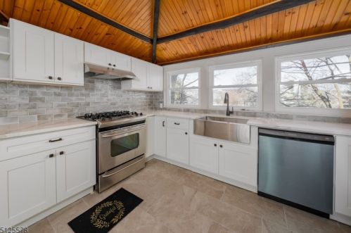 369 Shore Trl, Sparta NJ  07871-2045 exterior