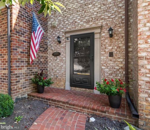 5205 Cottingham Pl, Alexandria VA  22304-3535 exterior