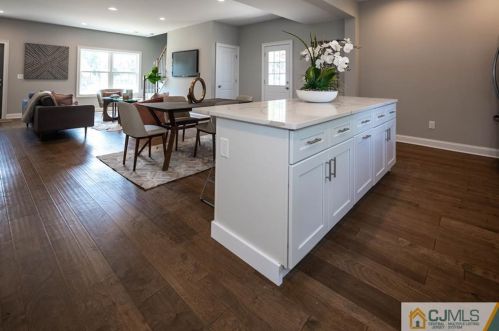 48 Brookville Rd, Edison NJ 08817-4141 exterior