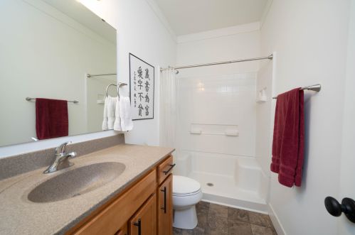 2626 Avalon Woods Dr, Kalamazoo MI 49024-7733 exterior