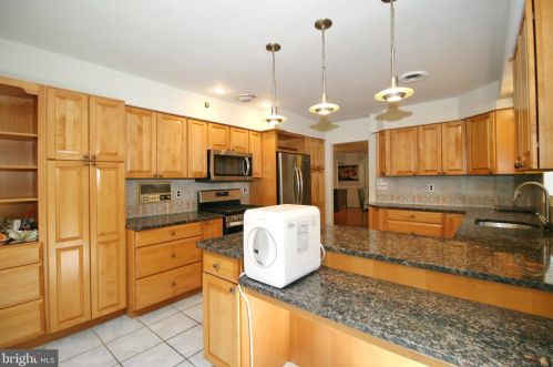 1078 Corn Crib Dr, Huntingdon Valley PA 19006-3306 exterior