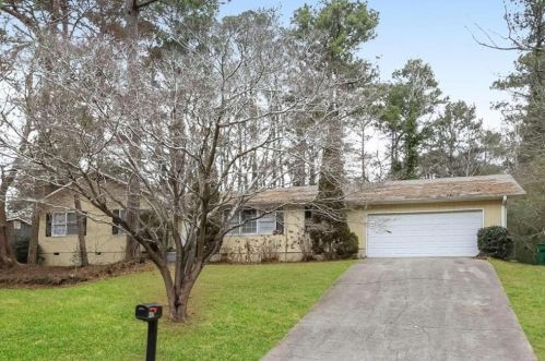 6402 Swift Creek Dr, Lithonia GA  30058-6049 exterior