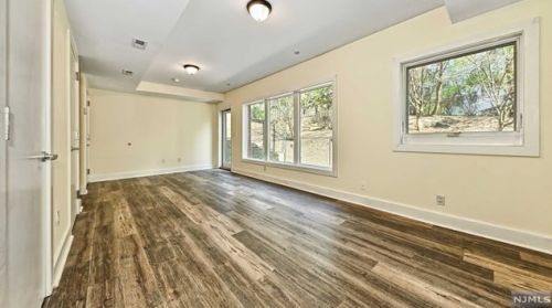 2 Vela Way, Edgewater NJ 07020-1564 exterior