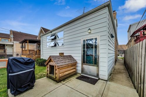 6712 Devon Ave, Chicago IL 60646-3703 exterior