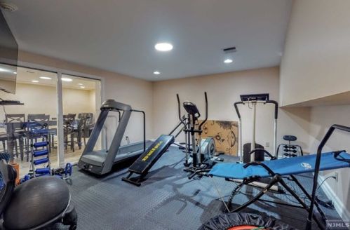 469 Saddle Riv Rd, Upper Saddle River NJ 07458-1774 exterior