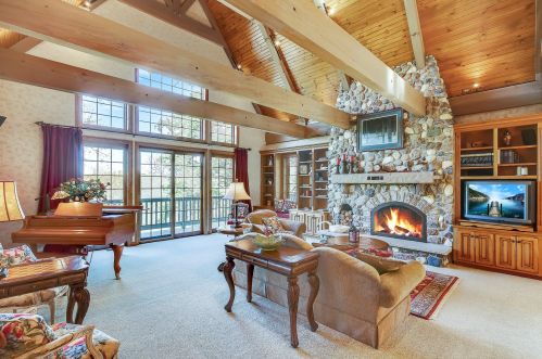 2780 Nish Rd, Bull Valley, IL 60012-1513