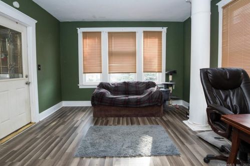 204 Broad St, Meriden CT 06450-6505 exterior