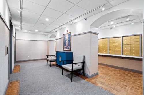 929 Astor St, Milwaukee WI  53202-3420 exterior