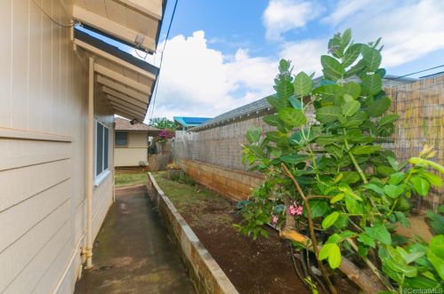 536 12 Ave, Honolulu HI exterior