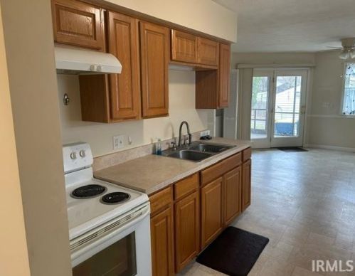 1005 Geyer Ave, Mishawaka IN 46544-4335 exterior