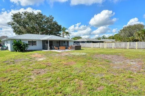 2231 Trillo St, Fort Pierce FL  34952-6873 exterior