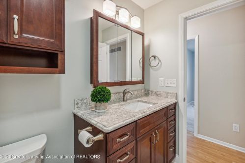 502 Brunswick Dr, Dewitt MI 48820-9189 exterior