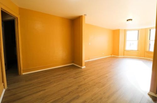 271 198th St, Bronx NY  10458-3170 exterior