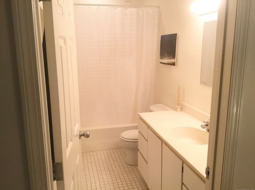 170 Post Rd, Westport CT  06880-3425 exterior