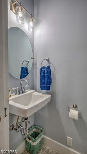 67 Leigh St, Clinton NJ 08809-1348 exterior