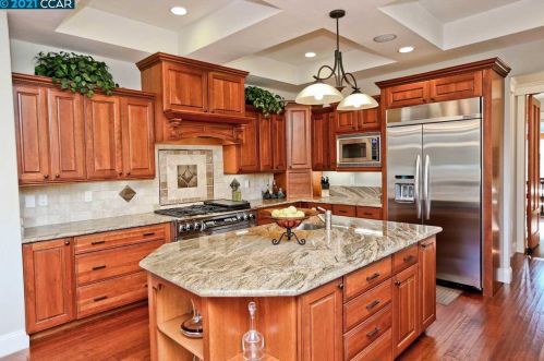 576 Creekside Rd, Concord CA 94523-2124 exterior