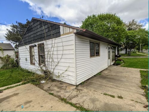 5625 57th St, Milwaukee, WI 53218-2418