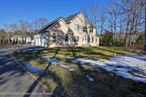 118 Ely Harmony Rd, East Freehold, NJ 07728-8012