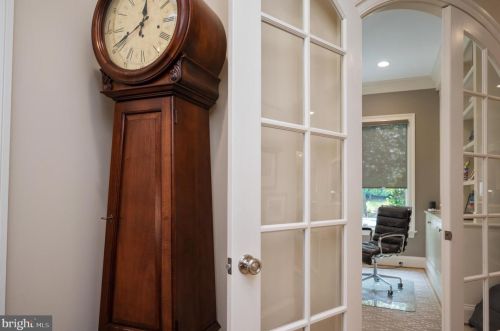 6421 Divine St, Mc Lean VA 22101-4702 exterior