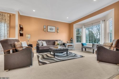 26 Francis Dr, Bridgewater NJ  08807-5714 exterior