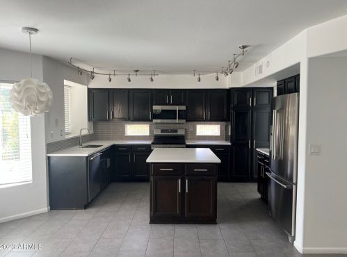 1958 Peninsula Cir, Chandler AZ  85248-3521 exterior