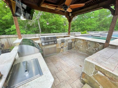 253 Frst Hts Ln, Montgomery TX 77316-2807 exterior