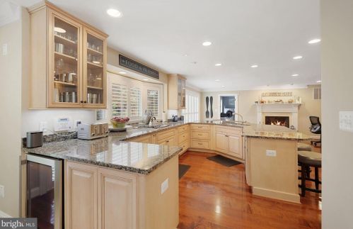 1008 Kimberwicke Rd, Mc Lean VA 22102-1328 exterior