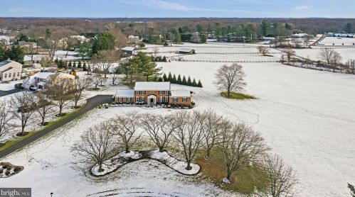 19840 Meredith Dr, Rockville MD 20855-2426 exterior