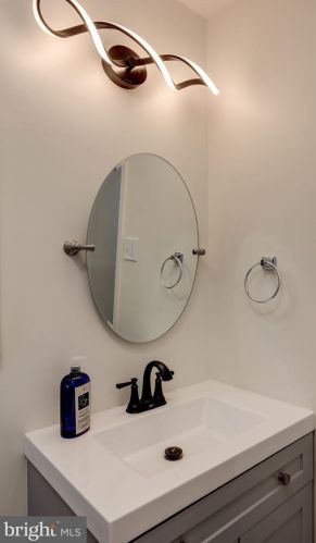 4513 Apple Tree Dr, Alexandria VA  22310-2901 exterior