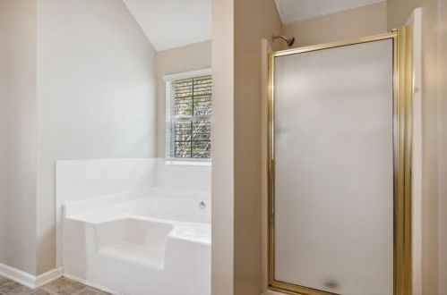 1560 Rogers Crossing Dr, Lithonia GA  30058-7005 exterior