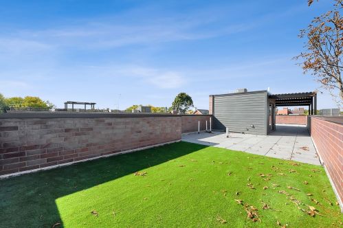 3929 Greenview Ave, Chicago IL 60613-2504 exterior