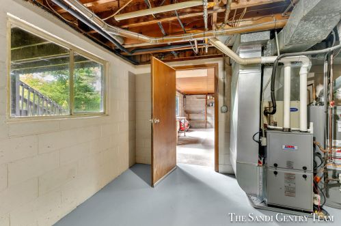 1845 Bonneville Dr, Meskegon MI 49441-3709 exterior