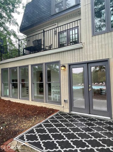 25 Chaumont Sq, Atlanta GA  30327-1088 exterior