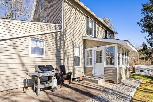 304 Autumn St, Manchester CT  06040-5556 exterior