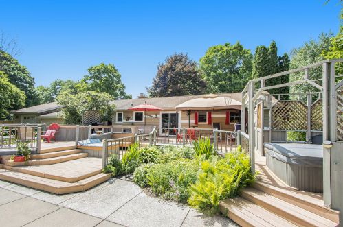 2530 G Ave, Kalamazoo MI 49004-1958 exterior