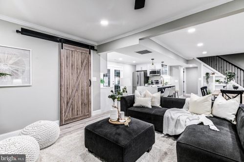 10 Ivy Ln, Glen Burnie MD 21060-7213 exterior