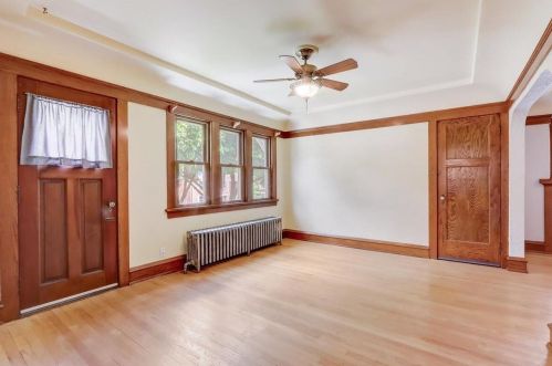 2119 84th St, Milwaukee, WI 53227-1705