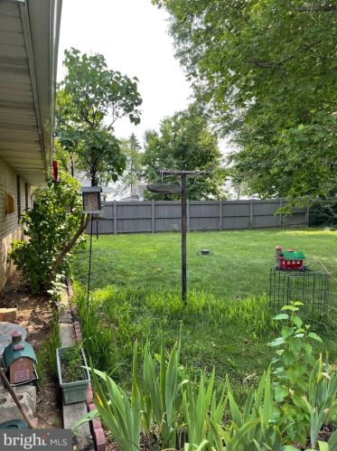 67 Mummert Dr, Littlestown PA exterior