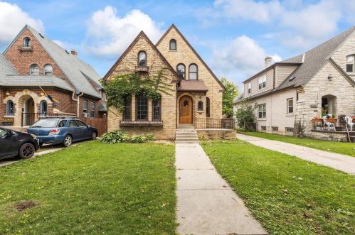 3040 62nd St, Milwaukee, WI 53210-1424