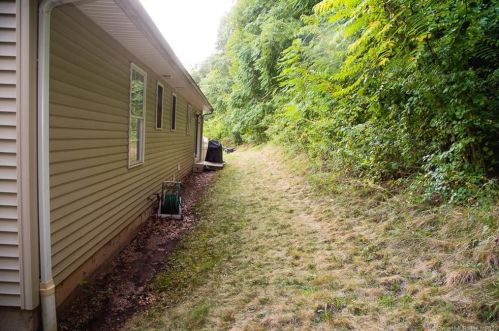 639 Old Colony Rd, Meriden CT 06451-6301 exterior