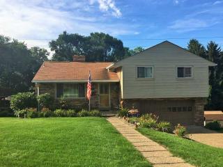 4032 Edge Rd, Pittsburgh PA  15227-3444 exterior