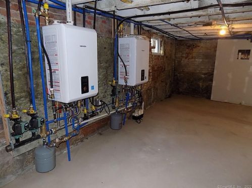 28 Lk St, Torrington CT 06790-4810 exterior